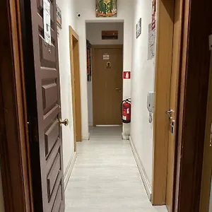 Hostel Charming Episode, Lissabon