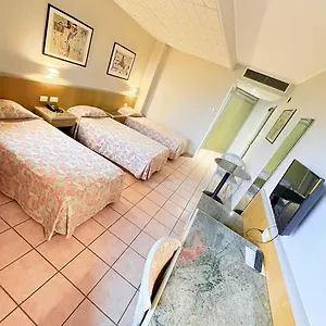 hotel-verri.it-lombardy.com/